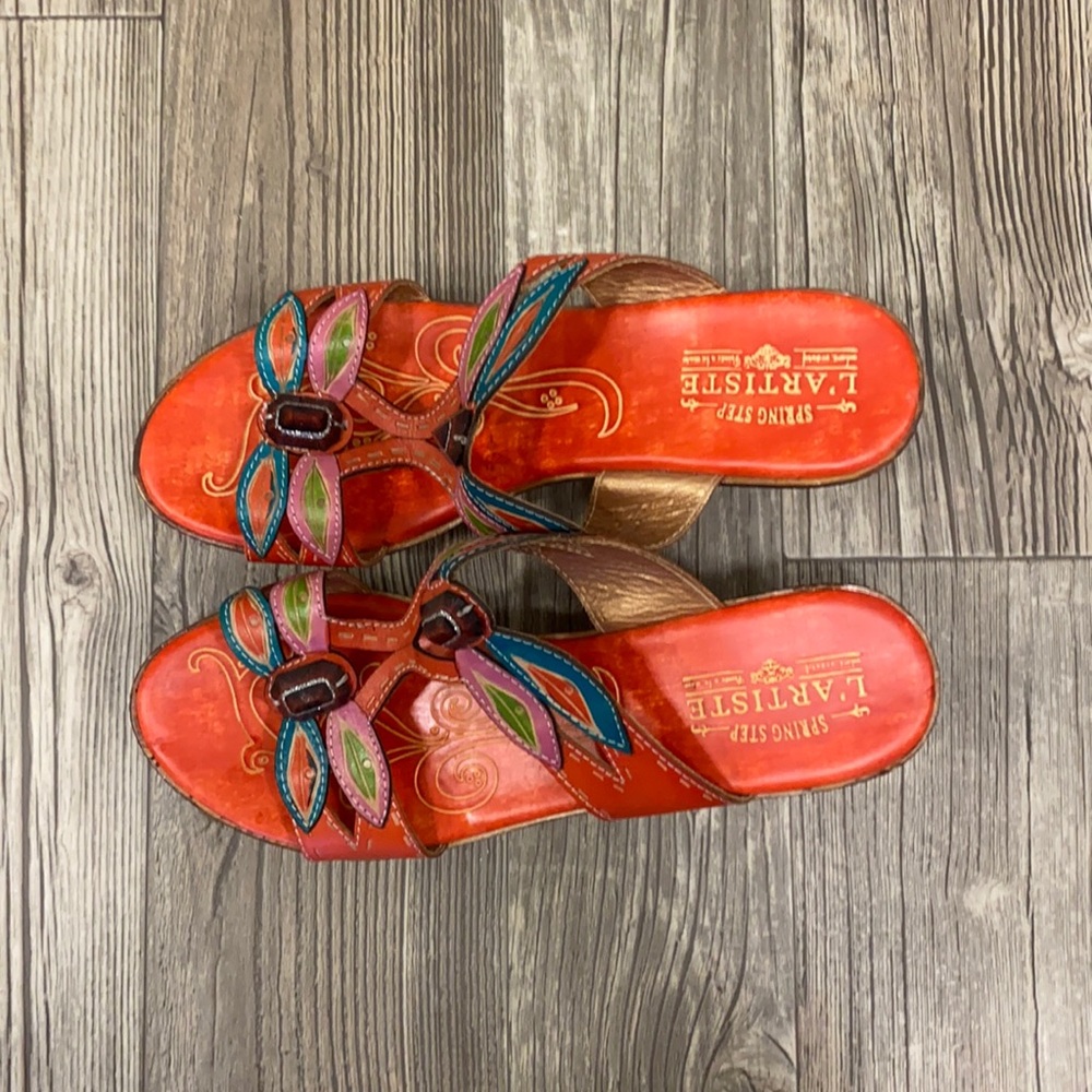 L’ Artiste by Spring Step wedges